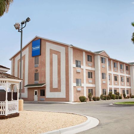 Travelodge By Wyndham Yermo Eksteriør bilde