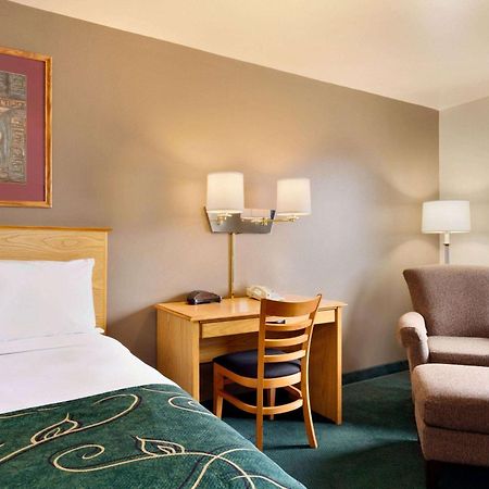 Travelodge By Wyndham Yermo Eksteriør bilde