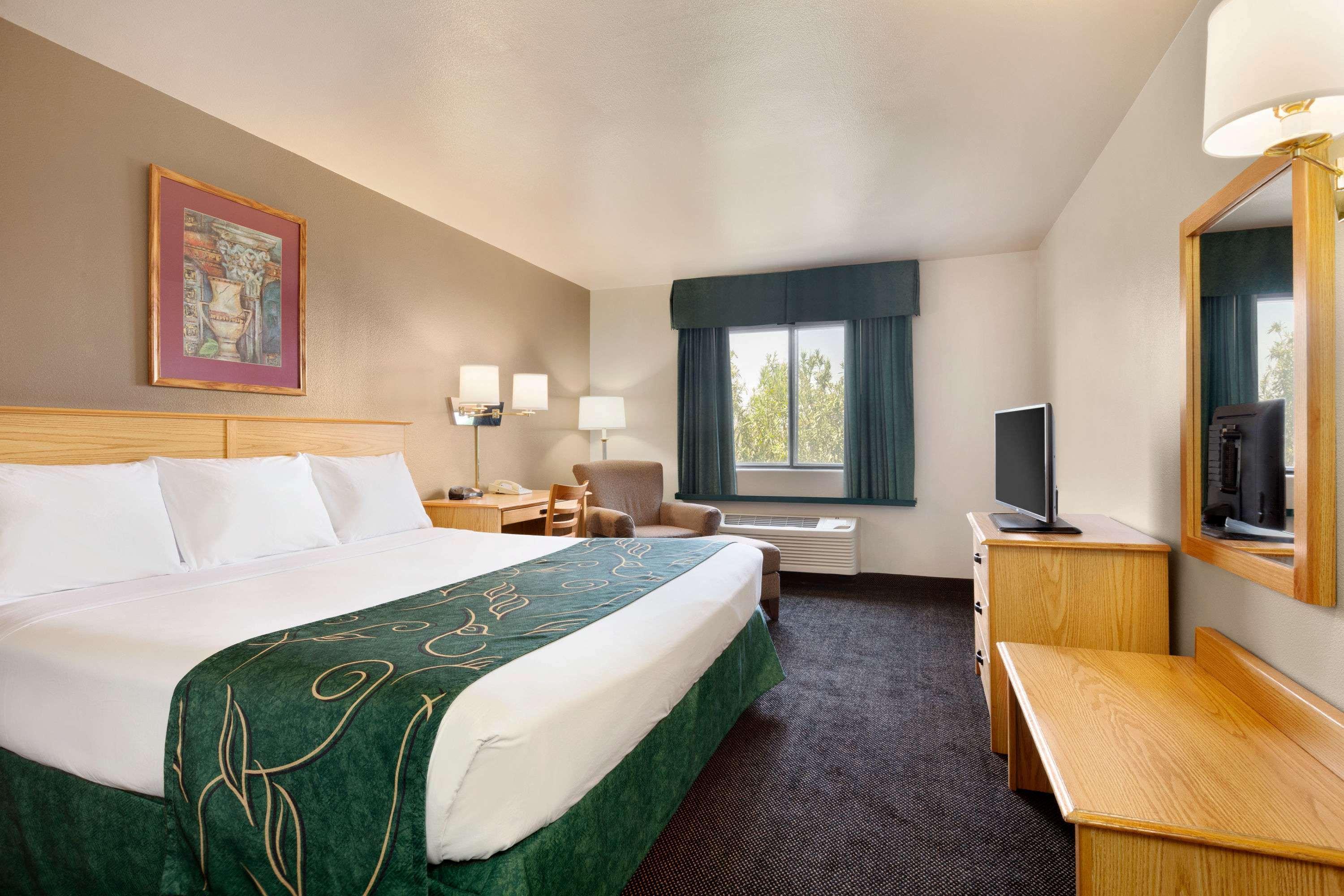 Travelodge By Wyndham Yermo Eksteriør bilde