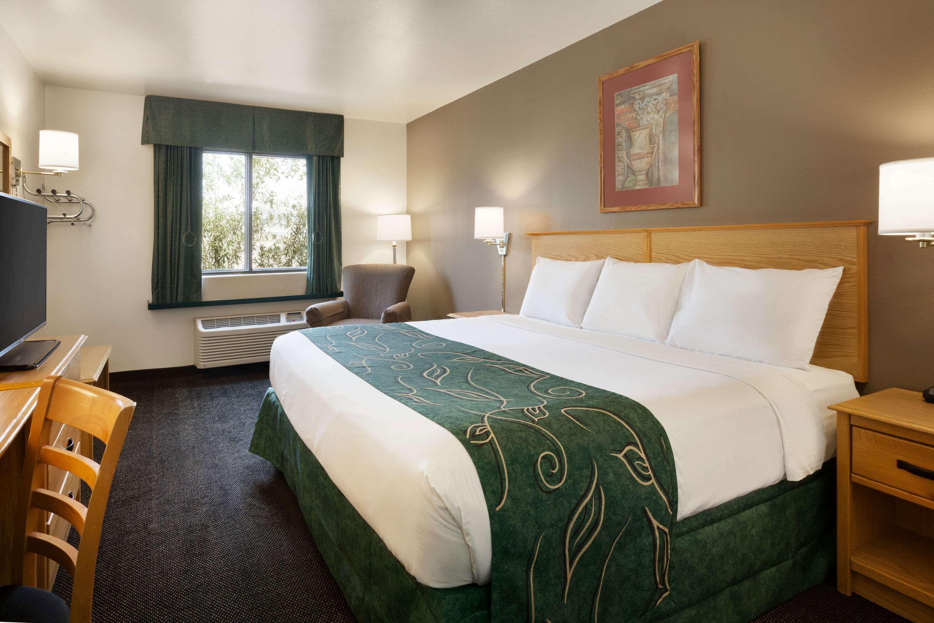 Travelodge By Wyndham Yermo Eksteriør bilde