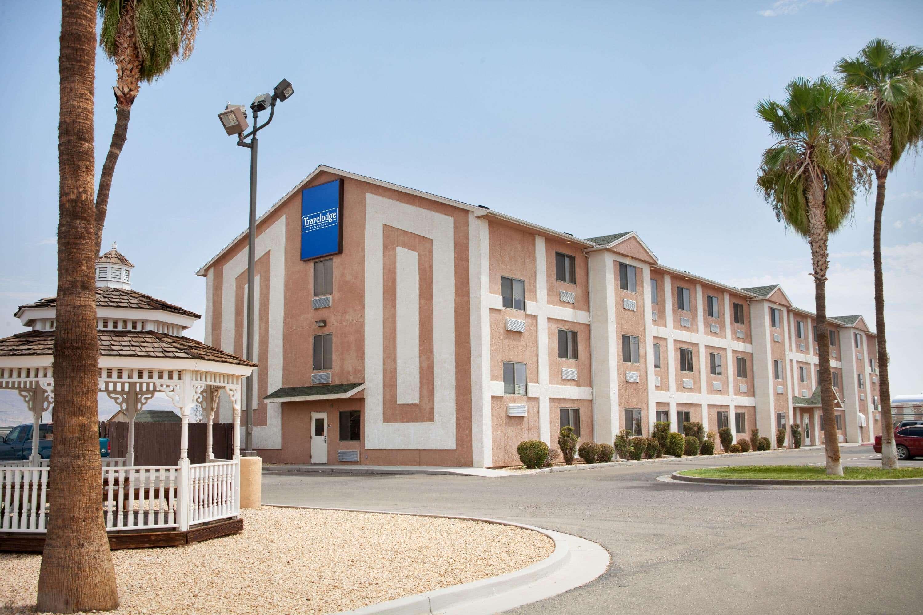 Travelodge By Wyndham Yermo Eksteriør bilde