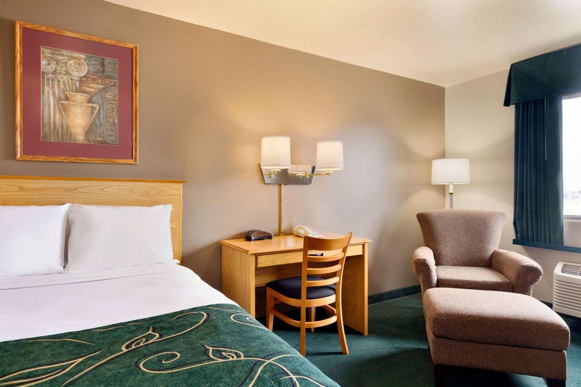 Travelodge By Wyndham Yermo Eksteriør bilde