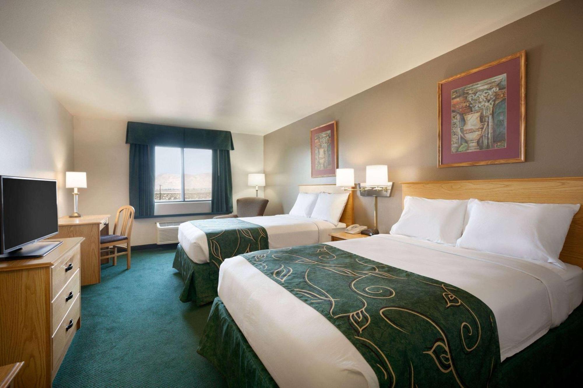 Travelodge By Wyndham Yermo Eksteriør bilde