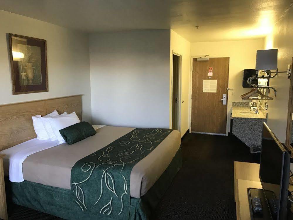 Travelodge By Wyndham Yermo Eksteriør bilde